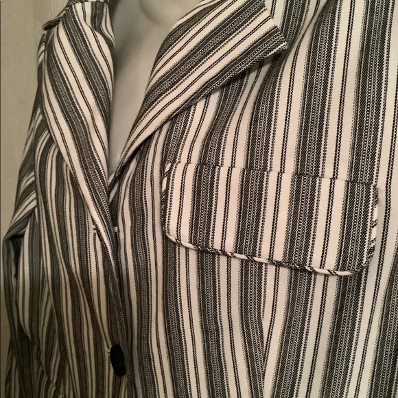 Nine & company jacket black and white striped stretchy lots of buttons - Picture 6 of 10